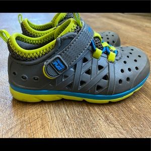 NWOT Stride Rite - Boys Size 7 Sneaker Sandal